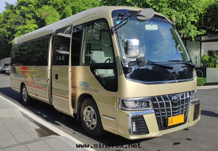 广東(dōng)广州市(shì)區(qū)配带(dài)司機(jī)租12人(rén)座超級豪華豐田(tián)考斯特(tè)中(zhōng)巴車出(chū)租_广州租車包(bāo)車 首選广州現(xiàn)达(dá)汽車租賃公(gōng)司