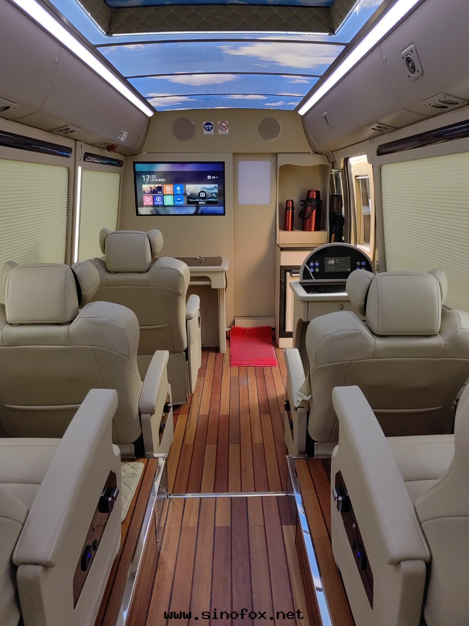 广州哪里(lǐ)有(yǒu)10人(rén)座豐田(tián)考斯特(tè)豪華商務(wù)中(zhōng)巴車配带(dài)司機(jī)出(chū)租_广州租車包(bāo)車 首選現(xiàn)达(dá)汽車租賃公(gōng)司