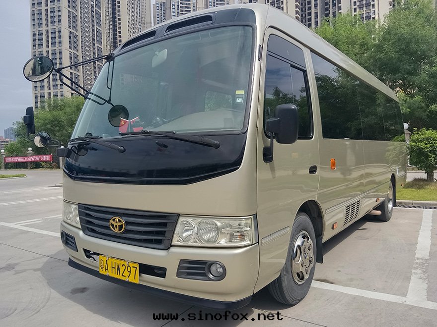 广東(dōng)广州市(shì)區(qū)商務(wù)接待配带(dài)司機(jī)出(chū)租豪華豐田(tián)考斯特(tè)中(zhōng)巴車（16座）_广州租車包(bāo)車用車 首選广州現(xiàn)达(dá)汽車租賃公(gōng)司