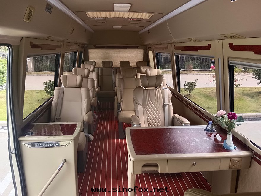 广東(dōng)广州市(shì)區(qū)商務(wù)接待配带(dài)司機(jī)出(chū)租豪華豐田(tián)考斯特(tè)中(zhōng)巴車（16座）_广州租車包(bāo)車用車 首選广州現(xiàn)达(dá)汽車租賃公(gōng)司