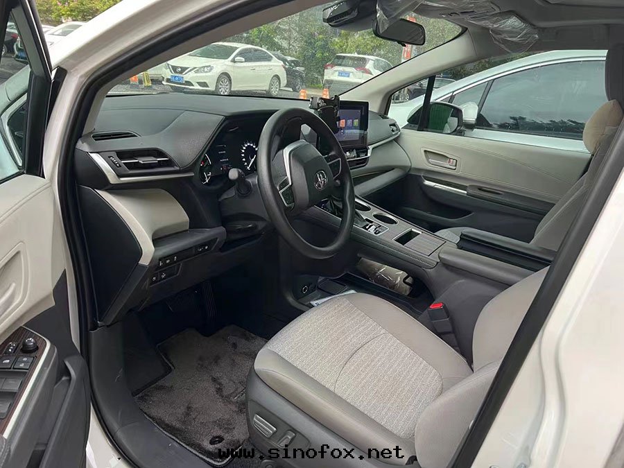 广州自(zì)駕长(cháng)期(qī)年(nián)租豐田(tián)塞納7座格瑞維亞商務(wù)車月出(chū)租多(duō)少(shǎo)錢(qián)_广州租車包(bāo)車用車 首選广州現(xiàn)达(dá)汽車租賃公(gōng)司