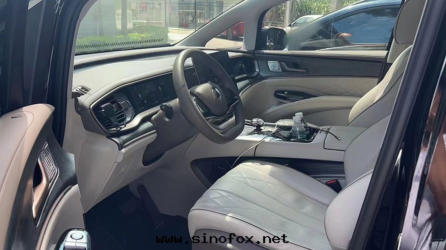 广州自(zì)駕长(cháng)期(qī)出(chū)租比亞迪騰勢D9新(xīn)能(néng)源7座商務(wù)車配带(dài)司機(jī)年(nián)租_广州包(bāo)車用車 首選广州現(xiàn)达(dá)汽車租賃公(gōng)司