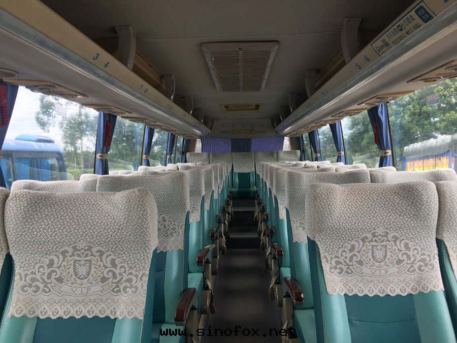 广州旅遊哪里(lǐ)有(yǒu)配带(dài)司機(jī)30多(duō)人(rén)座大(dà)巴客運上(shàng)下(xià)班(bān)車出(chū)租费用（35座）_广州租車包(bāo)車用車 首選广州現(xiàn)达(dá)汽車租賃公(gōng)司