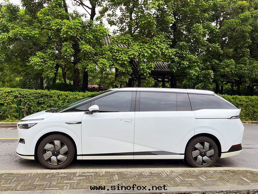 广州自(zì)駕出(chū)租小鵬X9純電(diàn)動(dòng)7座商務(wù)車租金(jīn)多(duō)少(shǎo)錢(qián)_广州租車包(bāo)車用車 首選广州現(xiàn)达(dá)汽車租賃公(gōng)司